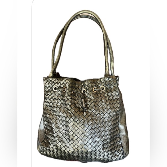 Bottega Veneta Handbags - Authentic Bottega Veneta Leather bag . In excellent used condition.